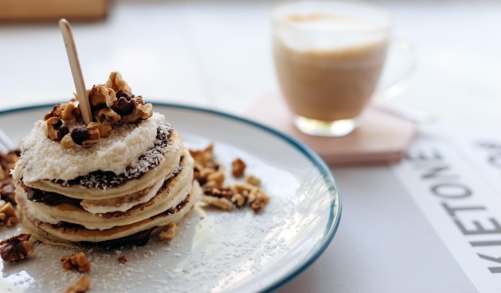 Оладьи с кремом и грецкими орехами