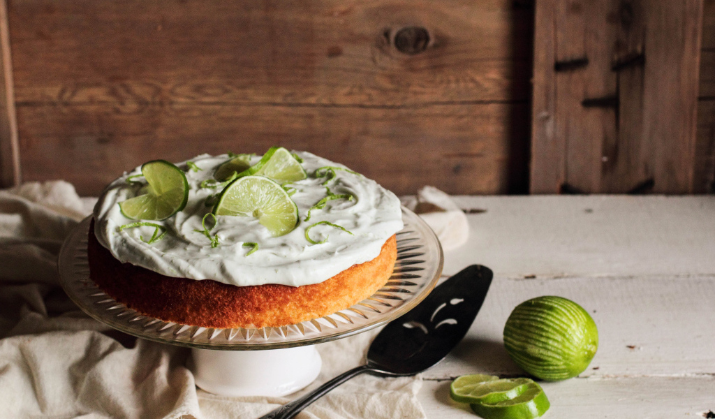 Пирог с кремом и лаймом