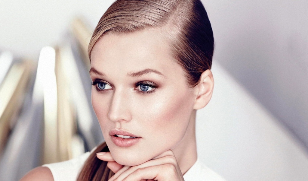 Голубоглазая модель Тони Гаррн