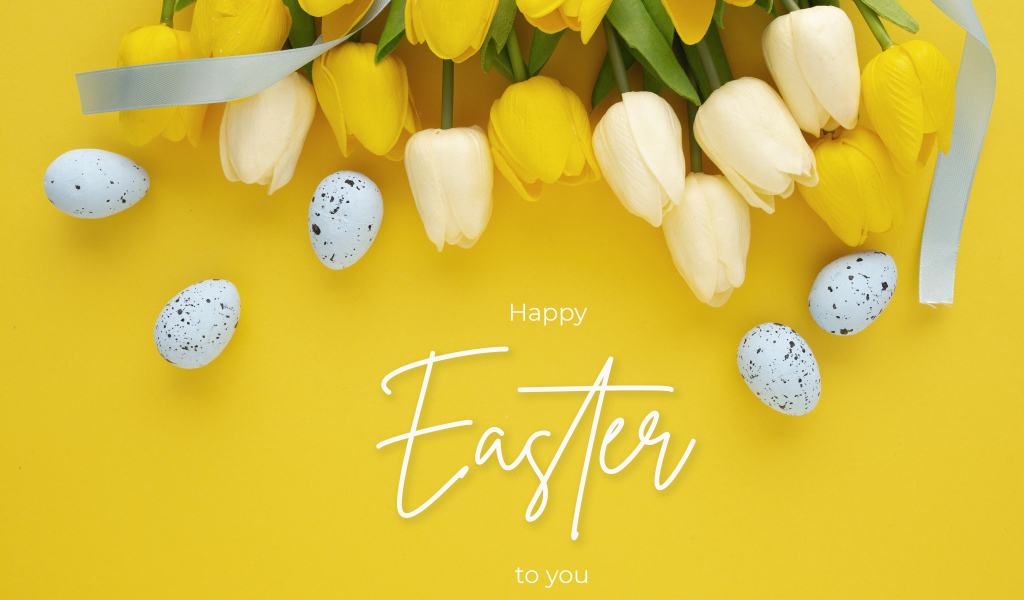 Букет тюльпанов и яйца на желтом фоне с надписью Счастливой Пасхи