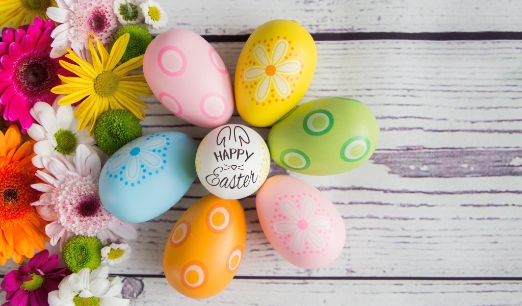 Разноцветные яйца с цветами на светлый праздник Пасха