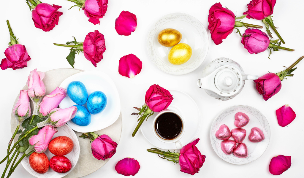 Розы и яйца на святой праздник Пасха