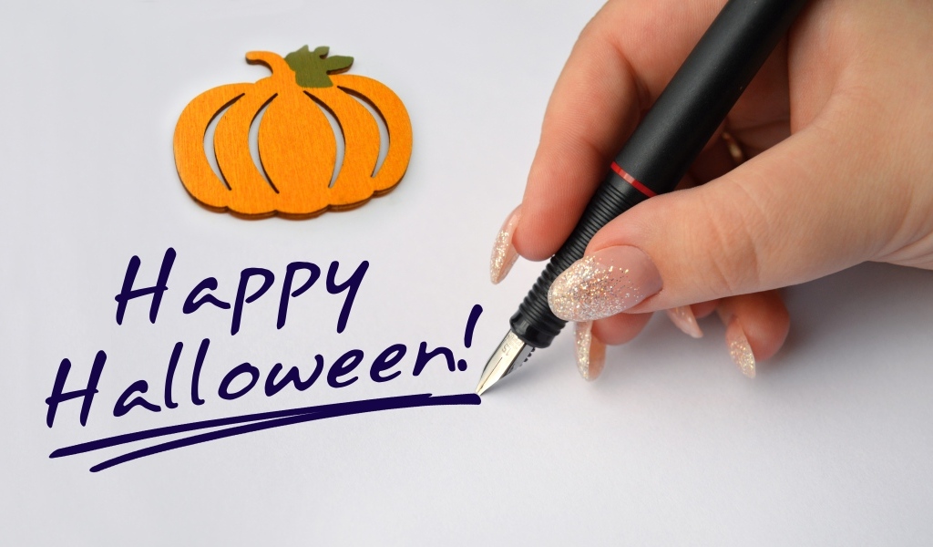 Ручка и надпись на Хэллоуин