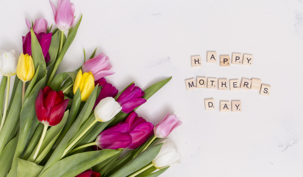 Красивый букет тюльпанов на международный женский день