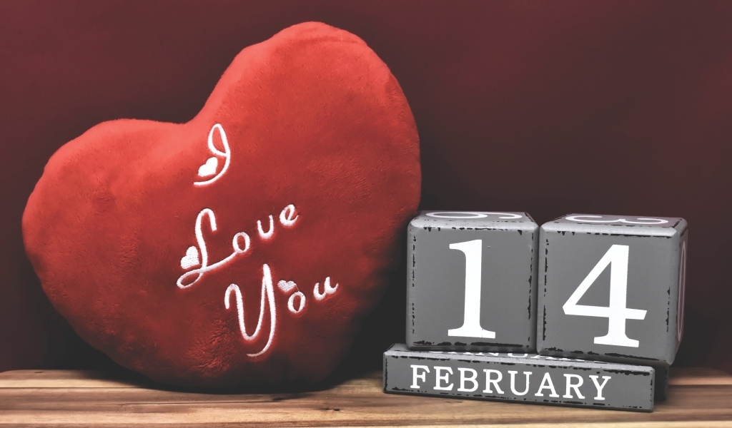 Большое красное сердце и кубики на 14 февраля