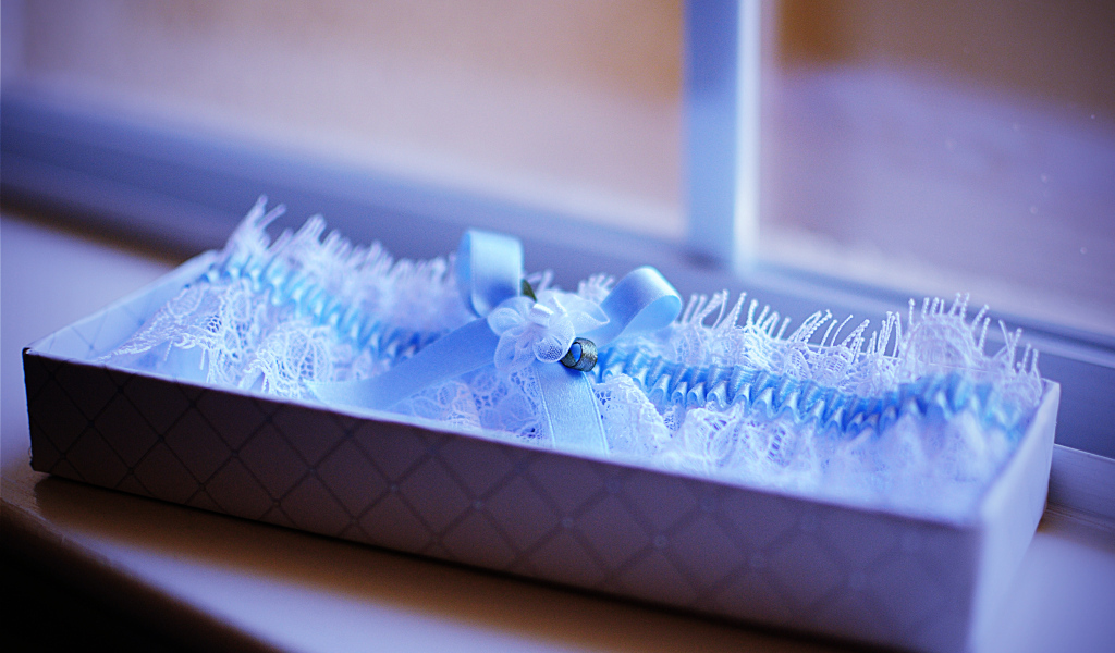 Голубая подвязка невесты