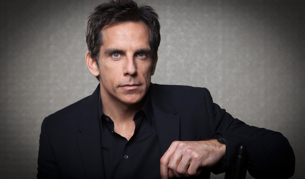 Актер Бен Стиллер на сером фоне