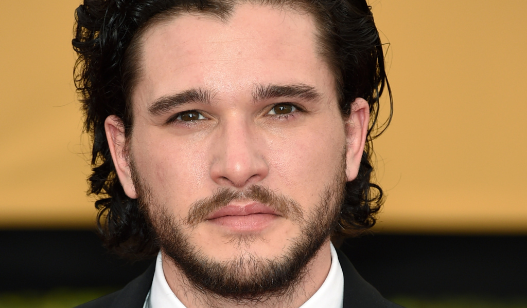 Кареглазый мужчина, актер  Кит Харингтон