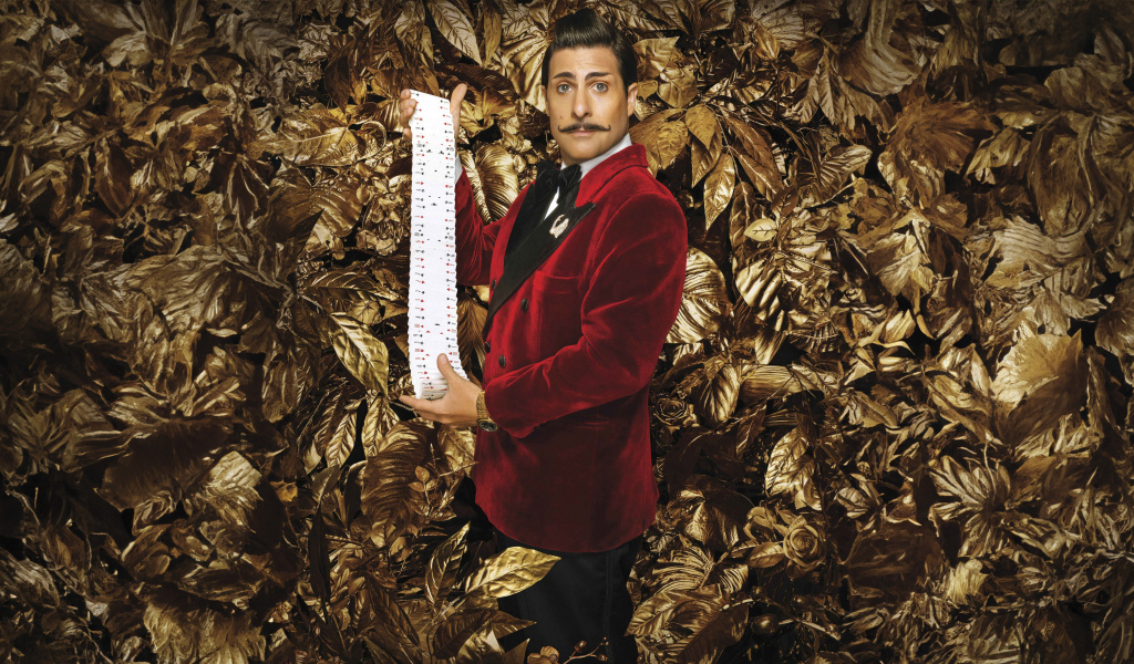 Актер Джейсон Шварцман в фильме Голодные игры: Баллада о змеях и певчих птицах, 2023