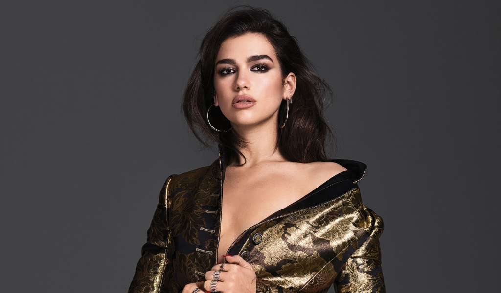 Кареглазая красивая певица Дуа Липа