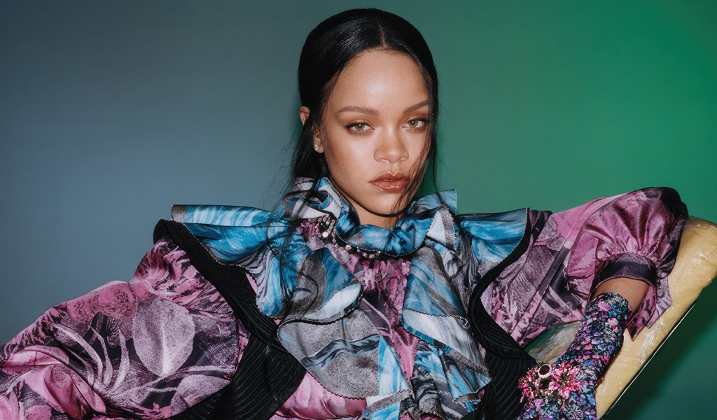 Певица Рианна в красивом наряде