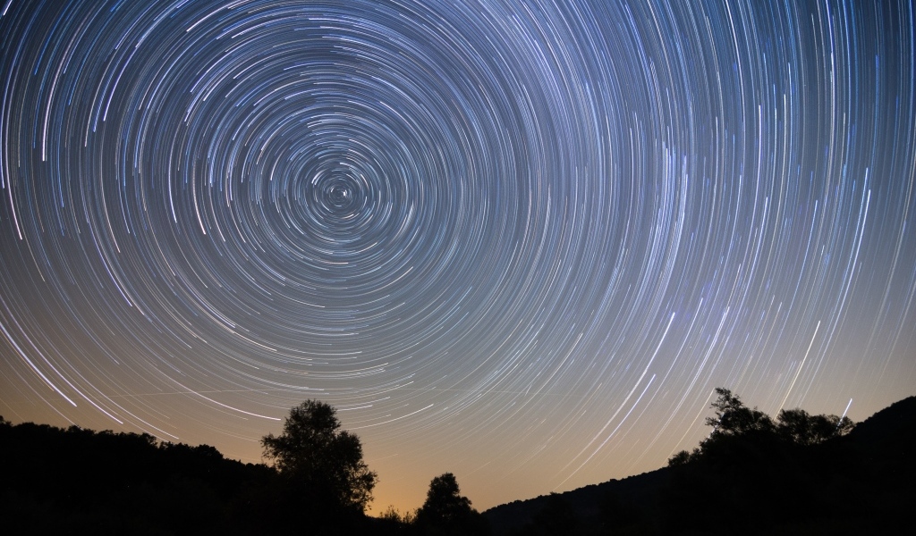 Круги из звезд в ночном небе