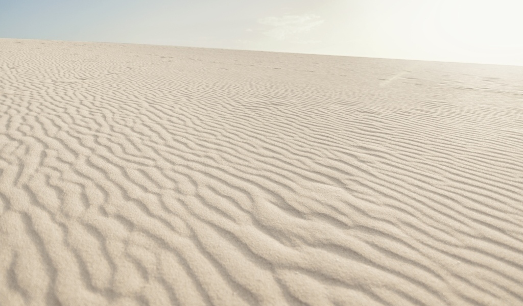 Волны на горячем песке в пустыне