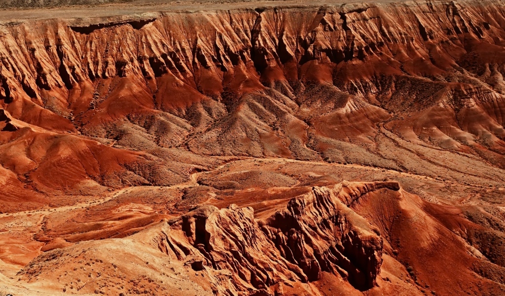 Вид на глубокий каньон сверху