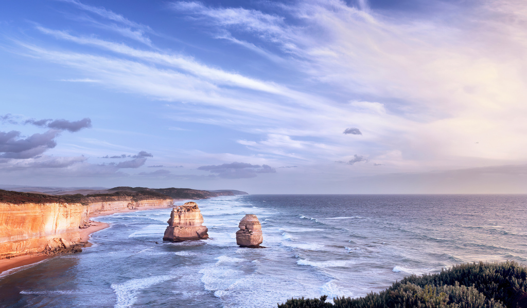 Спокойное море под красивым небом