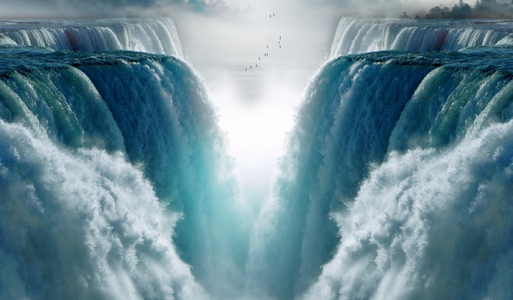 Невероятный бушующий водопад 