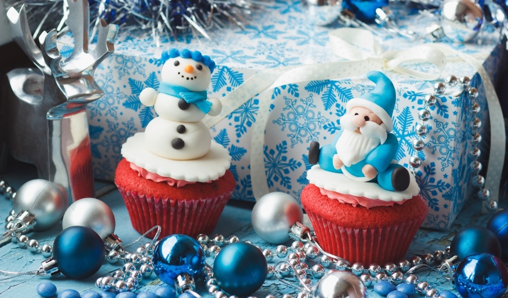 Красивые новогодние кексы с подарками и игрушками