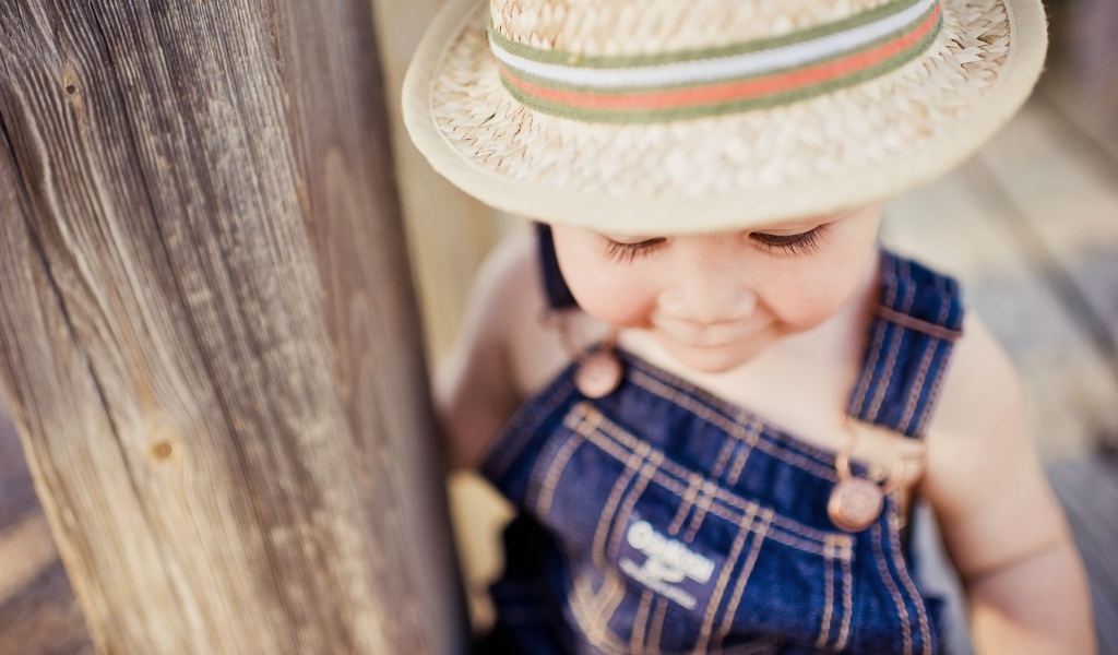 Мальчик в соломенной шляпе