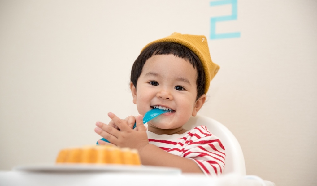 Маленькому мальчику исполнилось два года