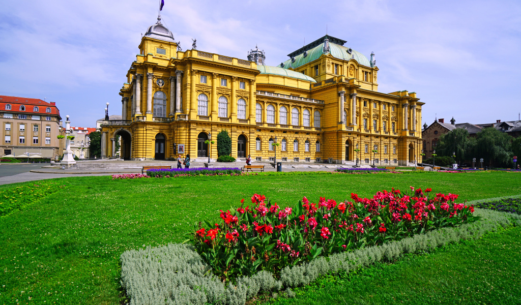 Красивый Хорватский национальный театр