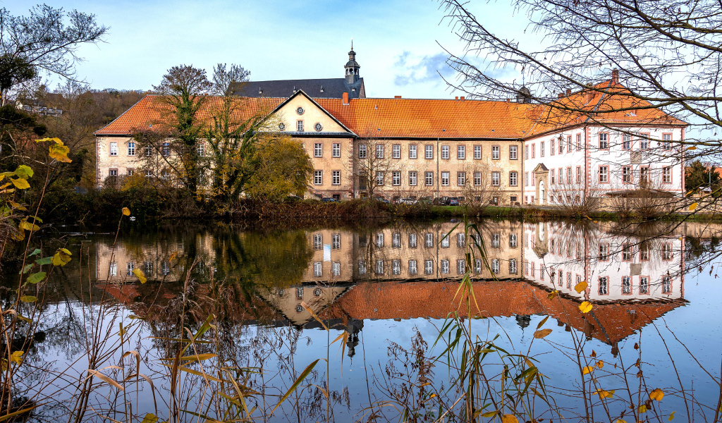 Большой дом у старого озера, Германия