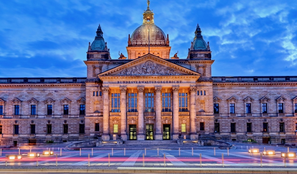 Большое старинное здание Лейпциг 