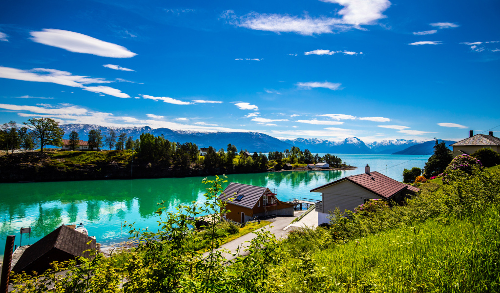 Дома на берегу, Лофотенские острова. Норвегия