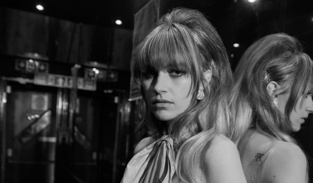 Актриса Нелл Тайгер Фри черно -белое фото