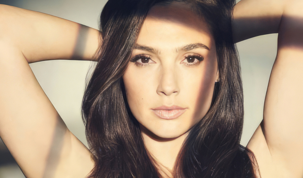 Красивые карие глаза актрисы Галь Гадот