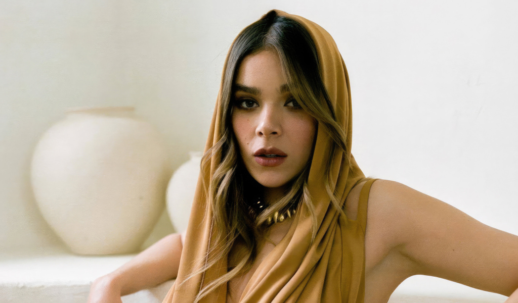 Кареглазая девушка актриса Хейли Стайнфелд