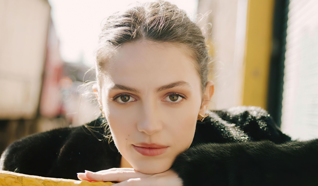 Английская актриса и певица Элла Хант