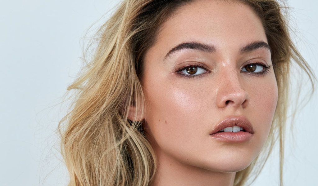 Лицо американской актрисы Мэдлин Клайн