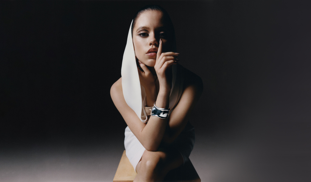 Молодая популярная актриса Дженна Ортега