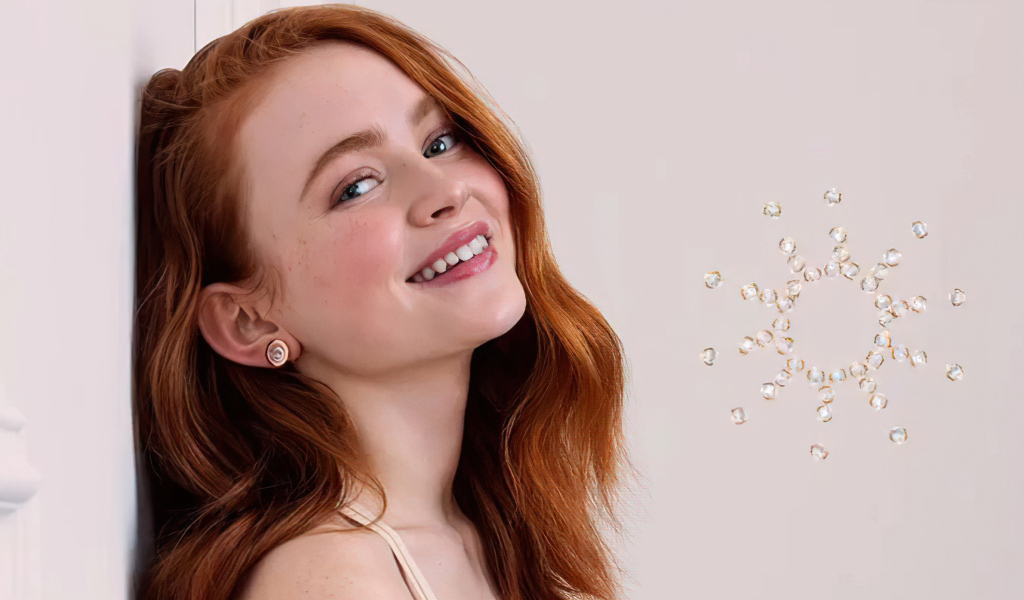 Молодая рыжеволосая девушка Сэди Синк