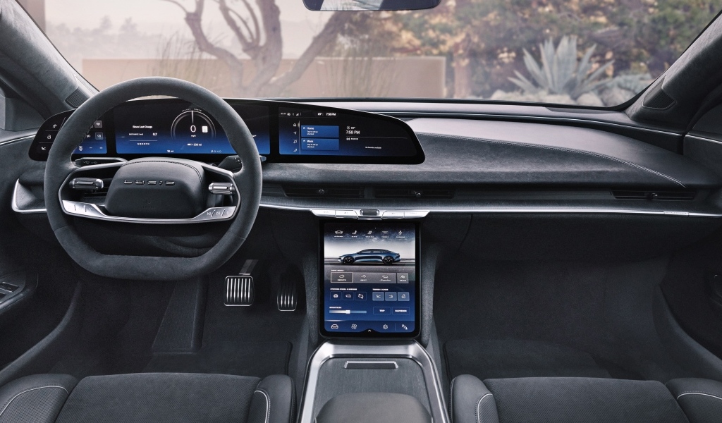 Салон автомобиля  Lucid Air Sapphire 2023 года