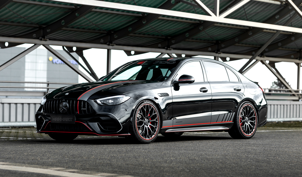 Черный автомобиль Manhart CRE 700 2024 года