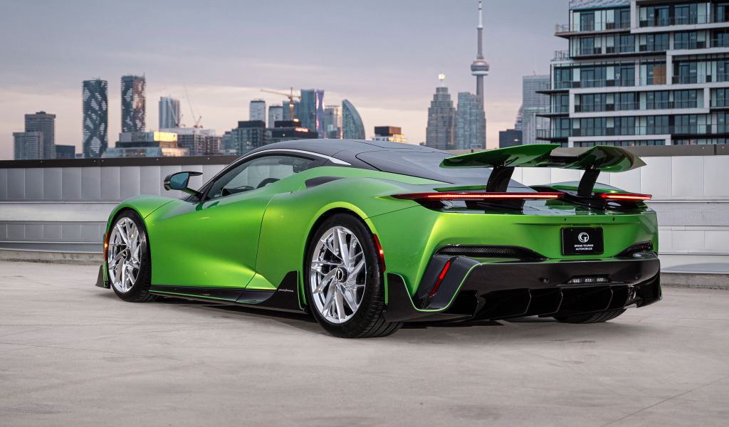 Зеленый автомобиль Pininfarina Battista Furiosa Package вид сзади