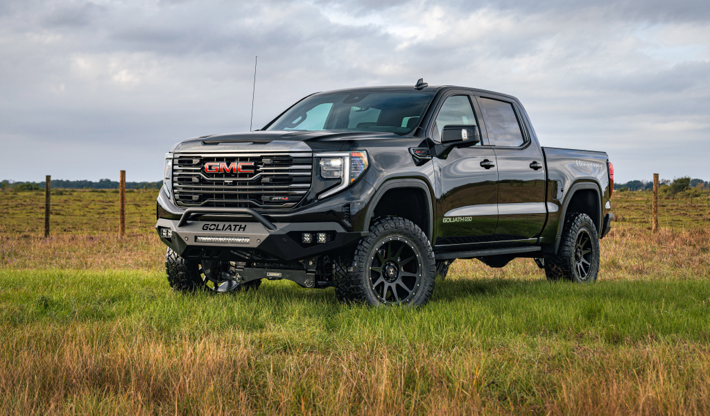 Большой черный пикап Hennessey Sierra Goliath 650 Off-Road