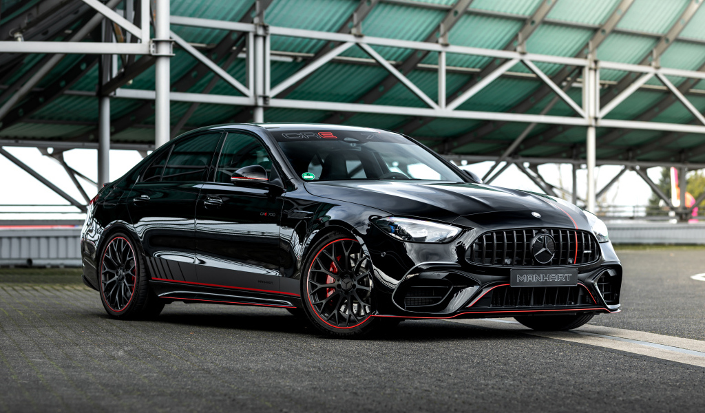 Стильный черный автомобиль Manhart CRE 700 2024 года