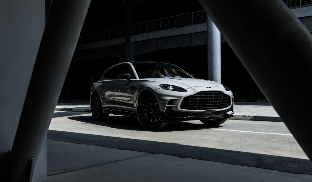 Автомобиль Aston Martin DBX707