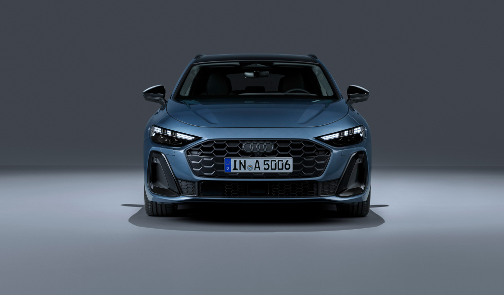Вид спереди на автомобиль Audi A5 Avant TFSI quattro S line 2024 года