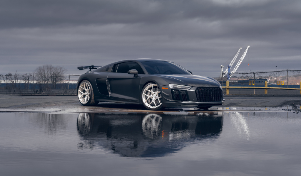 Автомобиль Audi R8 Velgen Wheels у воды