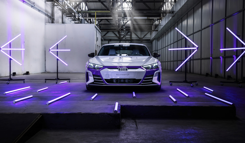 Скоростной автомобиль Audi RS E-Tron GT