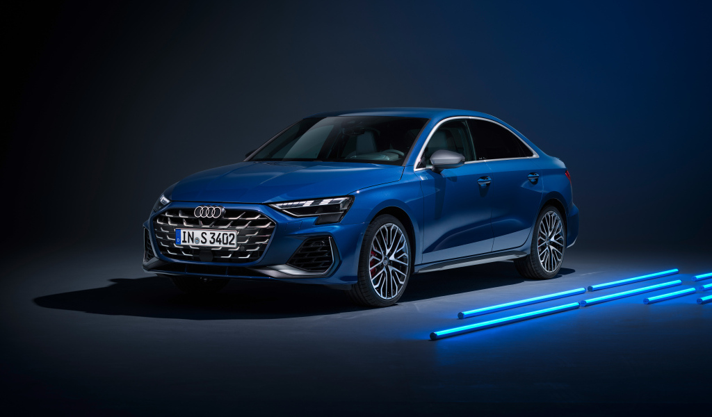 Синий автомобиль Audi S3 Sedan 2024 года