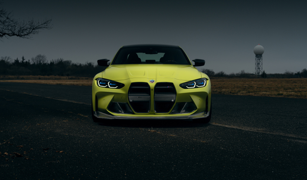 Вид спереди на автомобиль  BMW M3