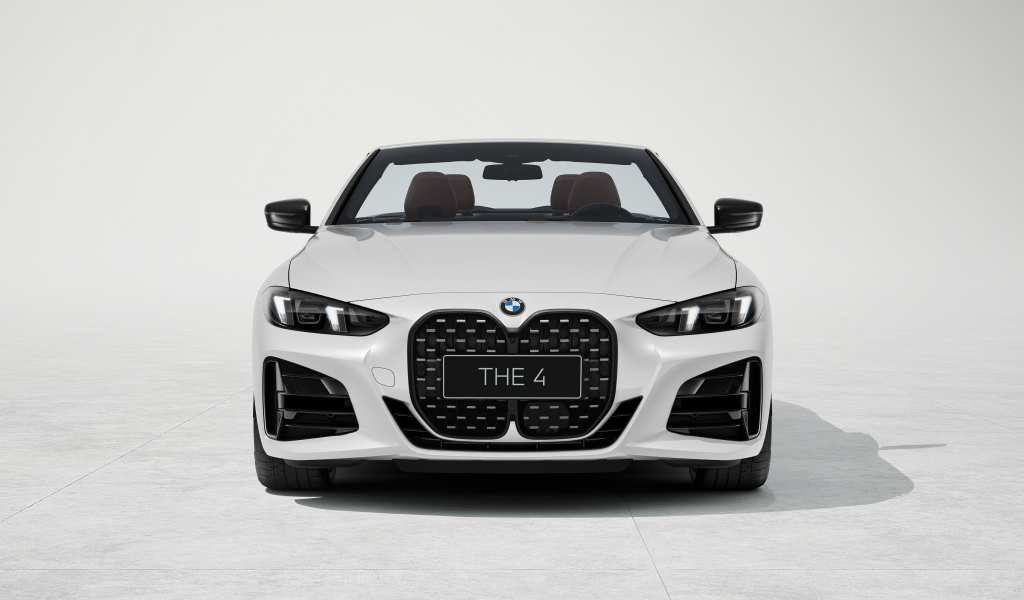 Вид спереди на автомобиль  BMW 430i Cabrio M Sport 2024 года