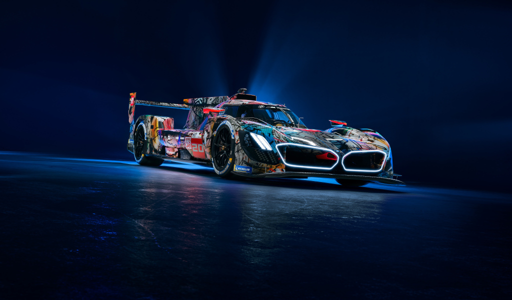 Гоночный разноцветный автомобиль BMW Art Car By Julie Mehretu