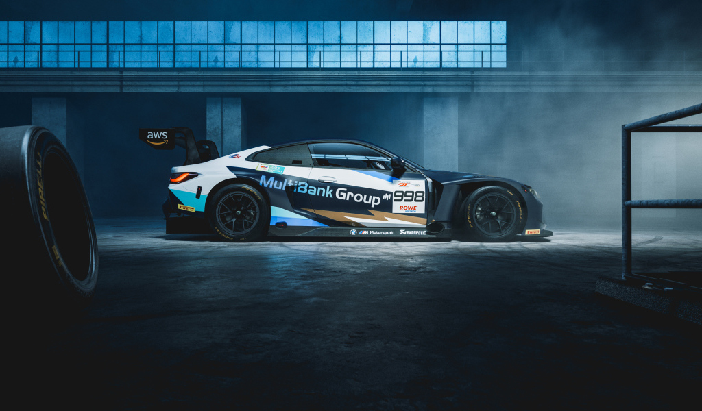 Вид сбоку на автомобиль BMW M4 GT3 Endurance Cup