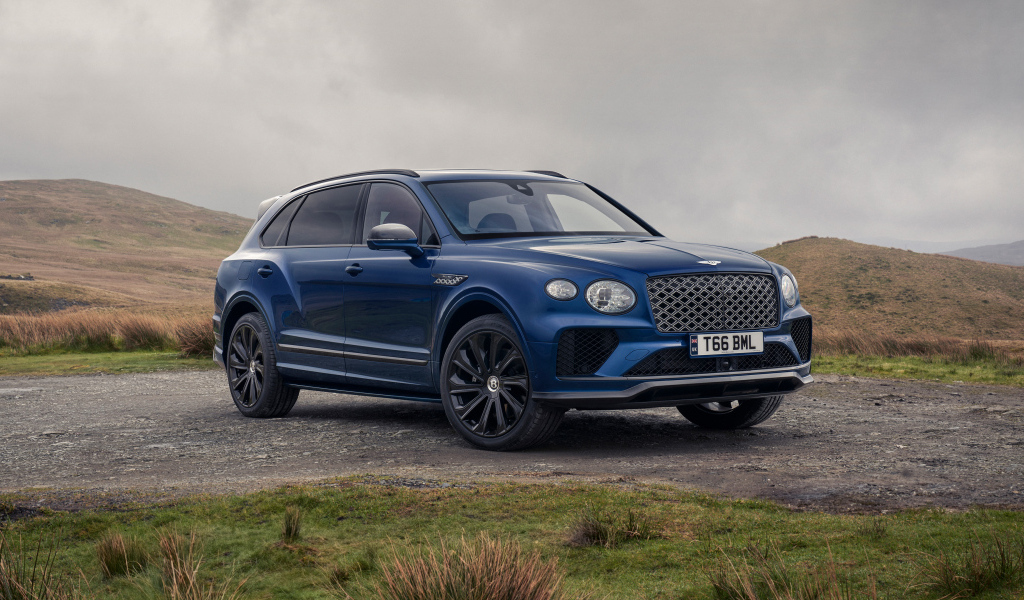 Синий внедорожник Bentley Bentayga EWB Mulliner 2024  года