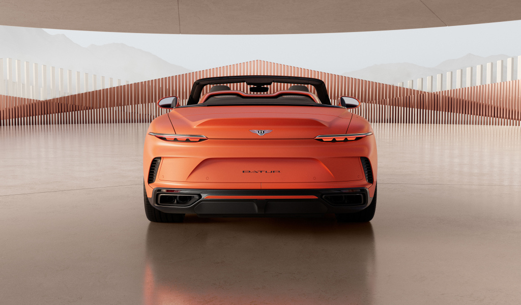 Авто Bentley Mulliner Batur Convertible 2024  года вид сзади